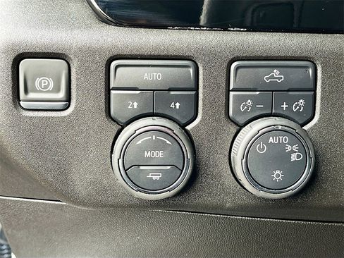 Used 2025 Chevrolet Silverado 1500 LT image 10