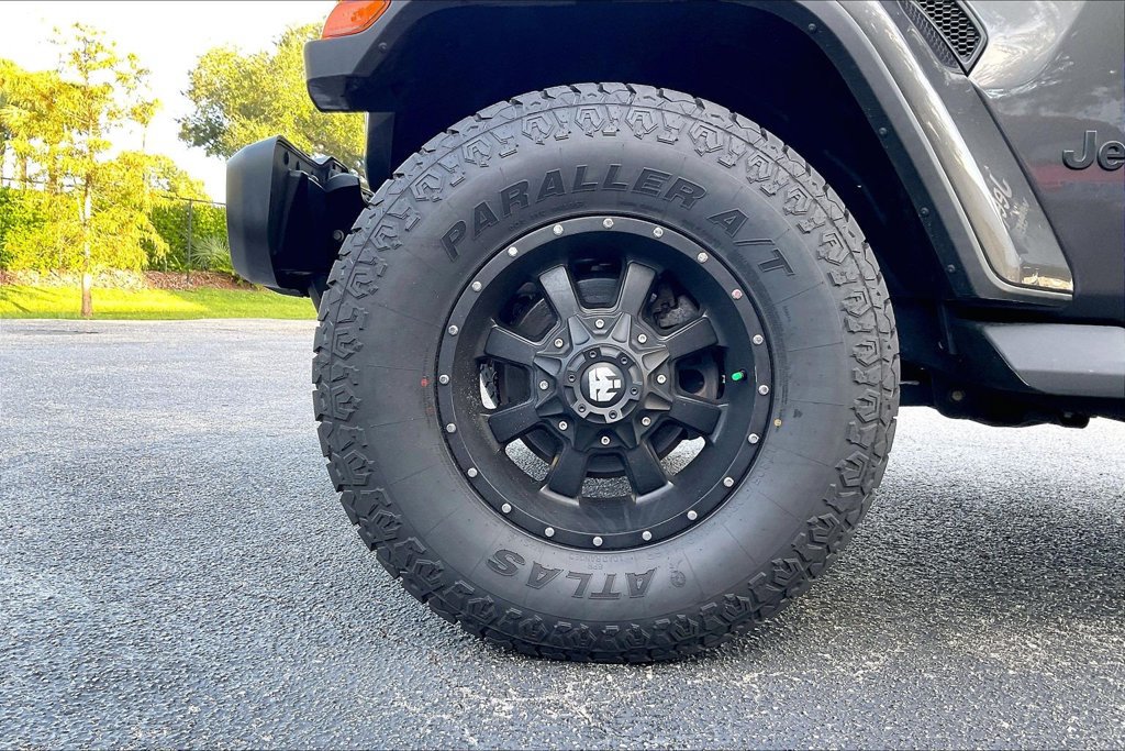 Used 2019 Jeep Wrangler Unlimited Sahara AWD/4WD image 31