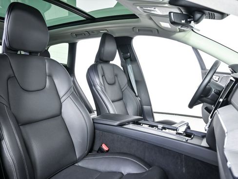 Certified 2025 Volvo XC60 T8 Ultra w/ Protection Package Premier image 25