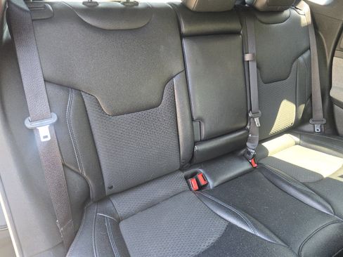 Used 2024 Jeep Compass Latitude AWD/4WD image 18