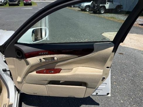 Used 2010 Lexus LS 460 AWD w/ Comfort Pkg image 9