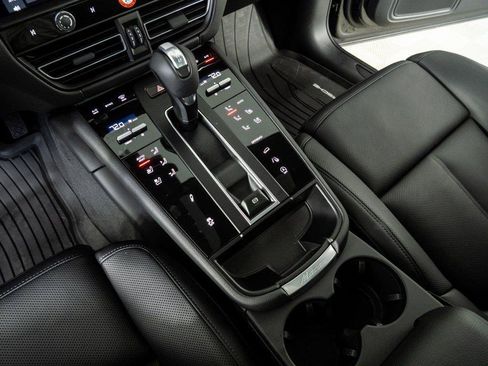 New 2026 Porsche Macan AWD/4WD image 18