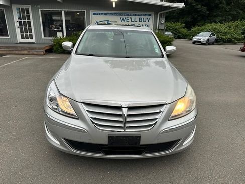 Used 2013 Hyundai Genesis 3.8 w/ Technology Pkg RWD image 2