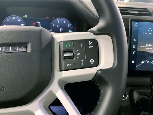 Used 2025 Land Rover Defender 130 X-Dynamic SE image 24