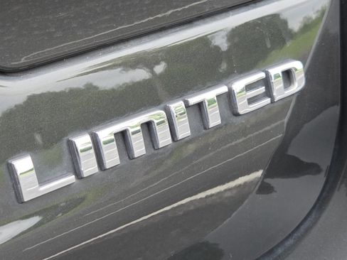 Used 2023 Jeep Grand Cherokee Limited AWD/4WD image 19