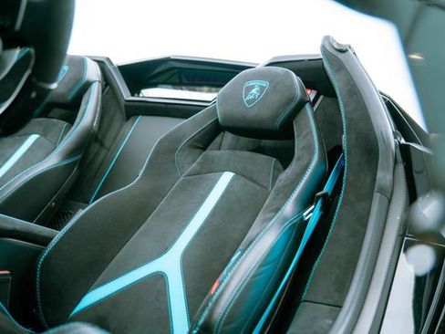 Used 2020 Lamborghini Aventador SVJ AWD/4WD image 48