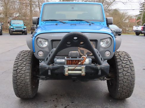 Used 2016 Jeep Wrangler Rubicon w/ Power Convenience Group image 9