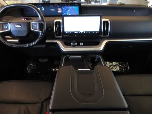 Certified 2025 Ford Expedition Max Platinum image 18