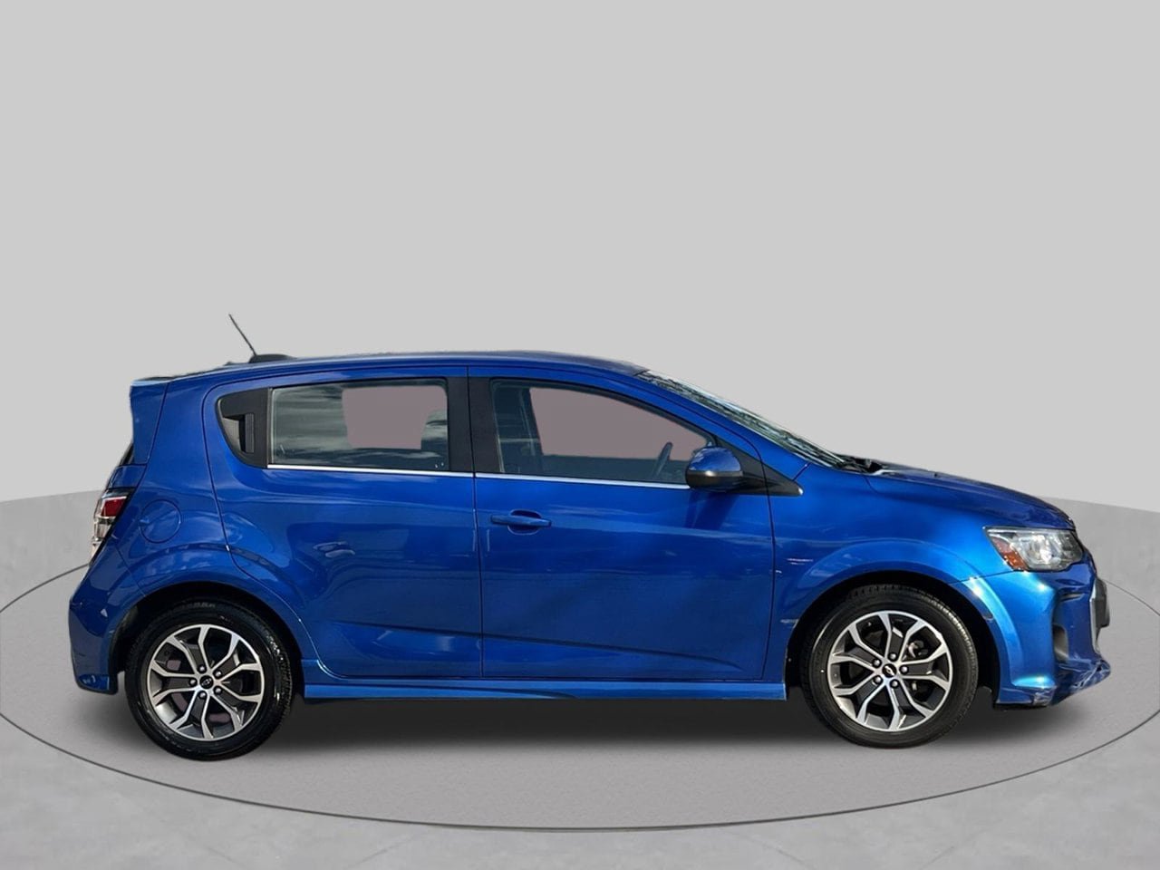 Used 2018 Chevrolet Sonic LT FWD image 6