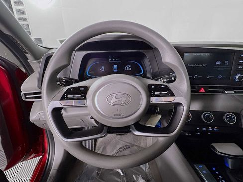 Certified 2024 Hyundai Elantra SE image 11