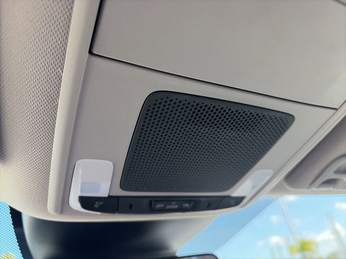 Used 2025 Honda Pilot EX-L image 17