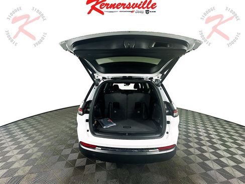 New 2025 Jeep Grand Cherokee L Laredo image 15