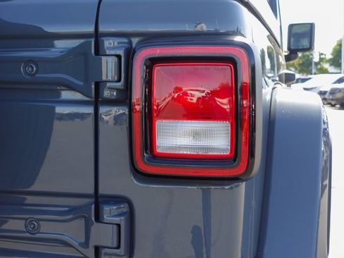 Used 2024 Jeep Wrangler Unlimited AWD/4WD image 6