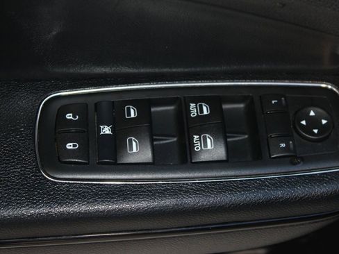 Used 2016 Chrysler 300 S image 13