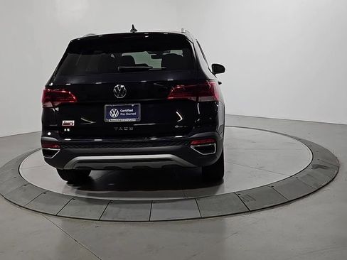Certified 2024 Volkswagen Taos SE w/ Panoramic Sunroof Package image 5