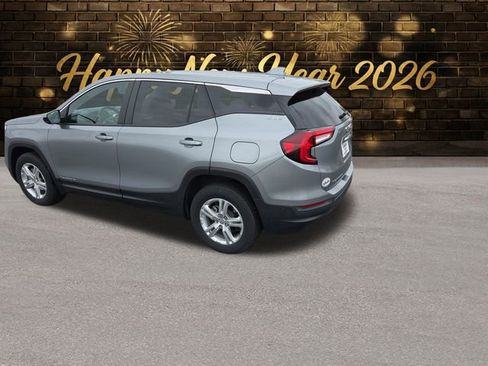 Used 2024 GMC Terrain SLE image 3