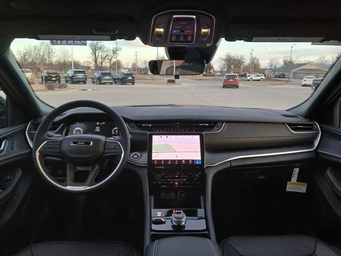 New 2025 Jeep Grand Cherokee L Limited image 29