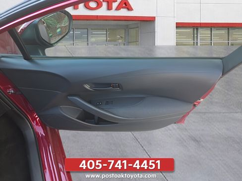 Used 2025 Toyota Corolla LE FWD image 30