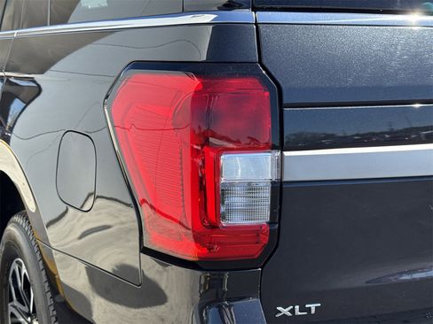 Certified 2024 Ford Expedition XLT image 6