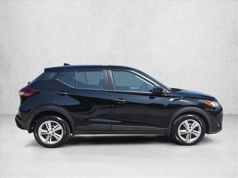 Used 2025 Nissan Kicks Play S FWD image 5