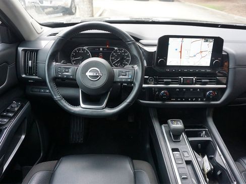 Used 2024 Nissan Pathfinder SL w/ SL Premium Package image 6