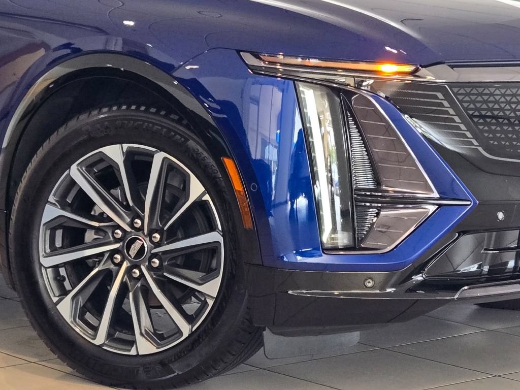 Used 2024 Cadillac Lyriq Sport AWD/4WD image 2
