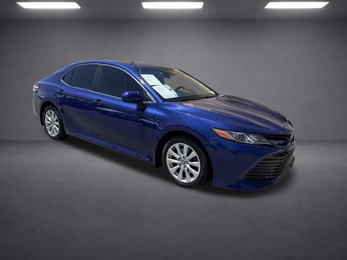 Used 2018 Toyota Camry LE FWD image 12