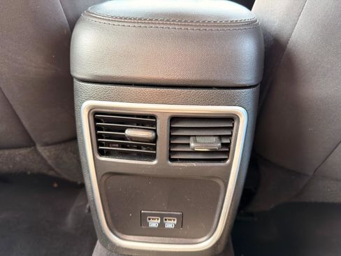 Used 2020 Chrysler 300 Touring w/ Sport Appearance Package image 20