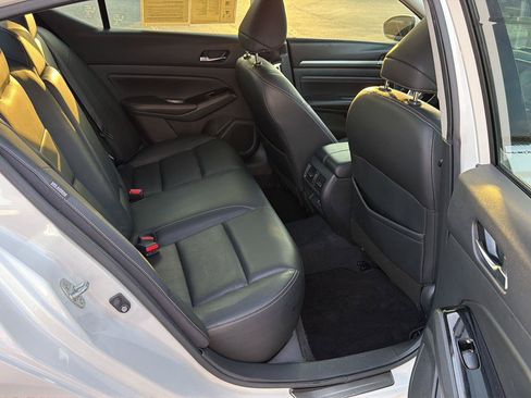 Used 2021 Nissan Altima 2.5 SL FWD image 12