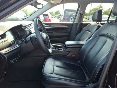 Used 2023 Jeep Grand Cherokee Limited AWD/4WD image 24