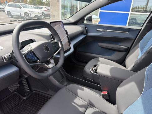 New 2026 Volvo EX30 Plus w/ Protection Package Premier image 20