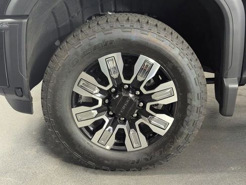 Used 2025 GMC Sierra 2500 Denali w/ Technology Package AWD/4WD image 11