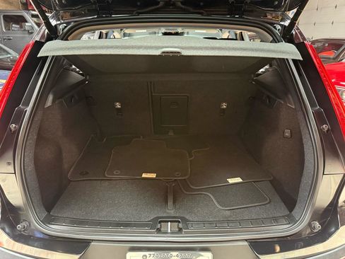 Used 2022 Volvo XC40 T4 Momentum FWD image 32