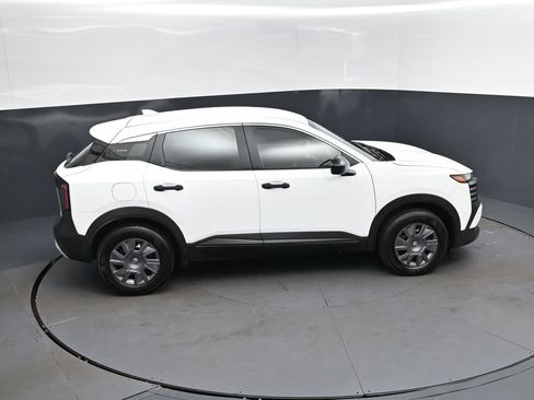 Used 2025 Nissan Kicks S AWD/4WD image 35