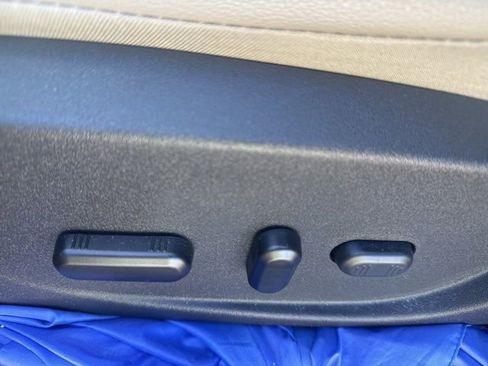 Used 2019 Ford Escape Titanium image 13