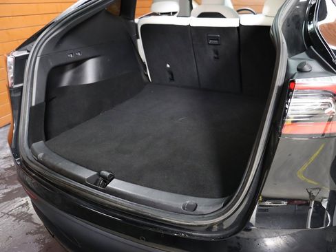 Used 2021 Tesla Model Y Long Range image 11