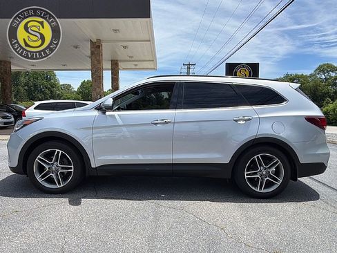 Used 2017 Hyundai Santa Fe FWD image 3