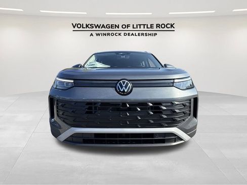 New 2025 Volkswagen Tiguan SE image 8