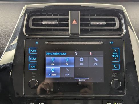 Used 2019 Toyota Prius XLE FWD image 18