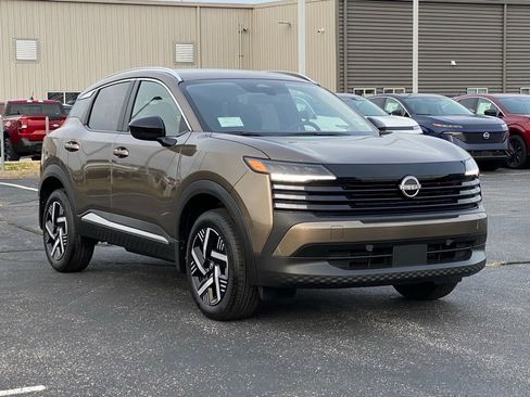 New 2026 Nissan Kicks SV image 2