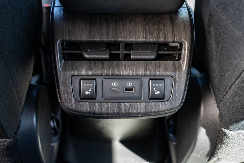 Used 2024 Nissan Ariya AWD image 9