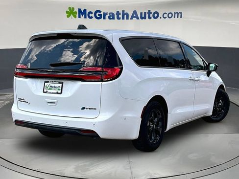 Used 2023 Chrysler Pacifica Limited w/ Uconnect Theater Family Group FWD image 7