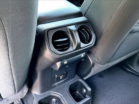 Used 2022 Jeep Wrangler Unlimited Sahara w/ LED Lighting Group AWD/4WD image 11
