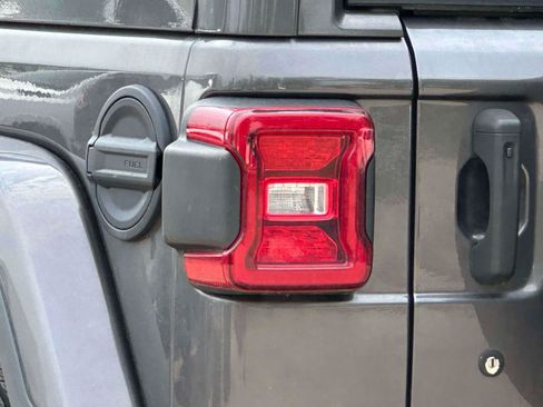 Used 2020 Jeep Wrangler Unlimited Sahara AWD/4WD image 9