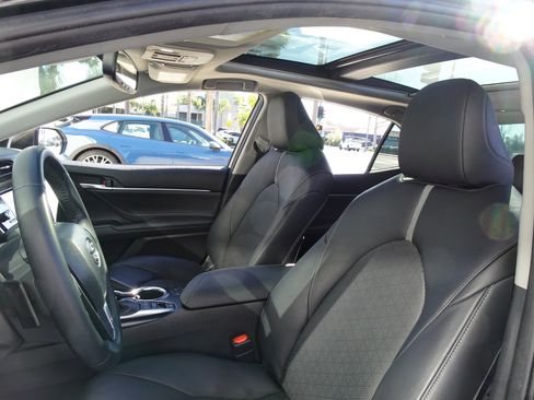 Used 2018 Toyota Camry XSE image 10