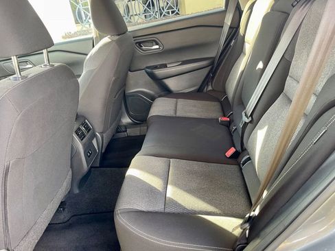 Used 2024 Nissan Rogue SV image 12