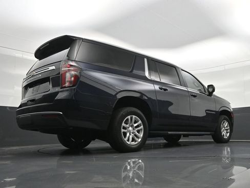 Used 2024 Chevrolet Suburban LS RWD image 28