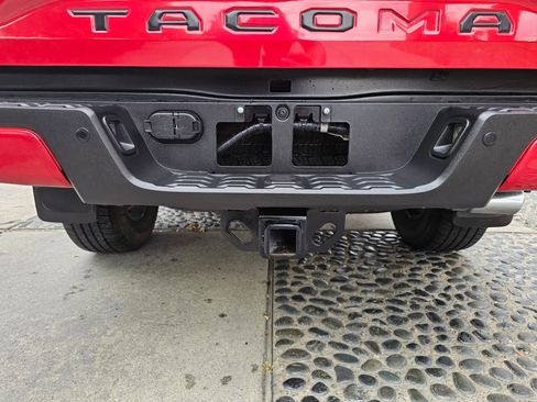 Used 2020 Toyota Tacoma TRD Off-Road w/ Technology Package RWD image 27