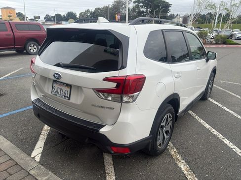 Used 2023 Subaru Forester Premium AWD/4WD image 17