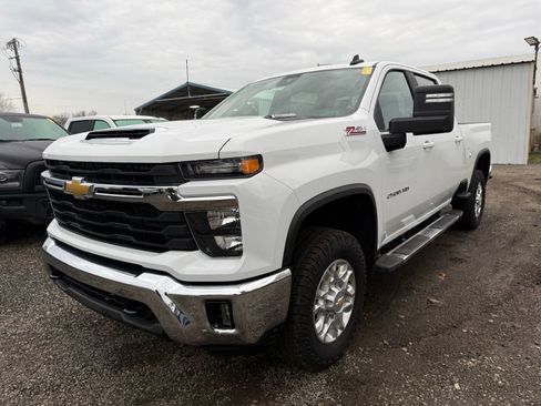 Used 2024 Chevrolet Silverado 2500 LT image 4